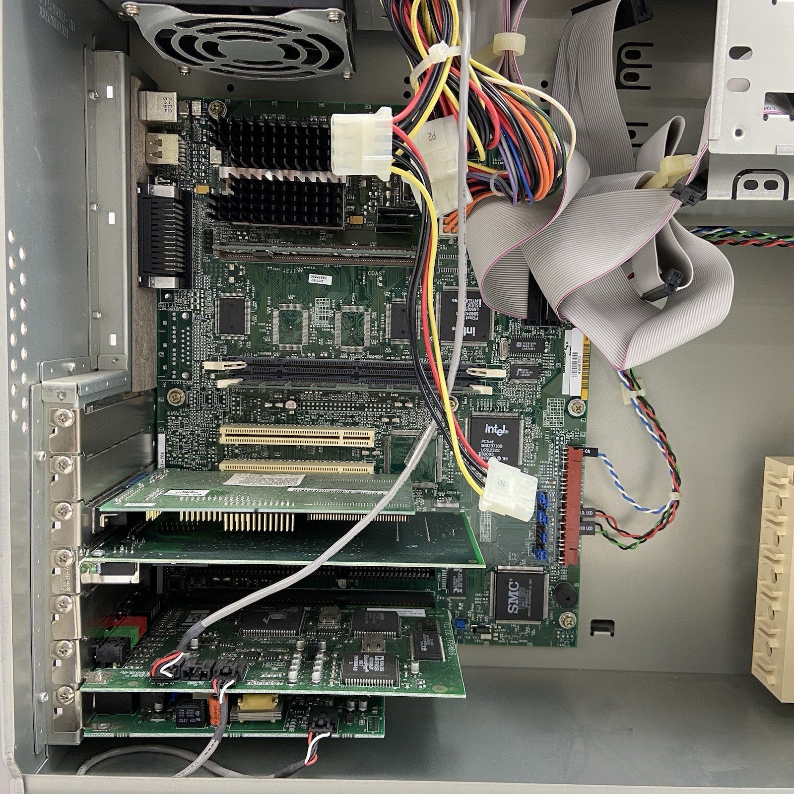 Gateway 2000 LP Mini-Tower Intel Pentium MMX 199MHz 32MB RAM No HDD No OS11