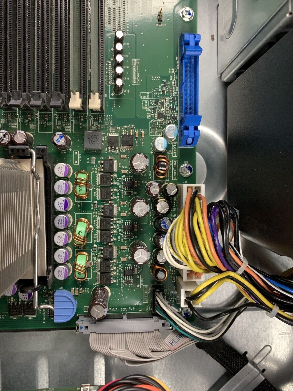 Dell PowerEdge T300 Xeon E6405 2.13 GHz 2GB RAM No HDD No OS
