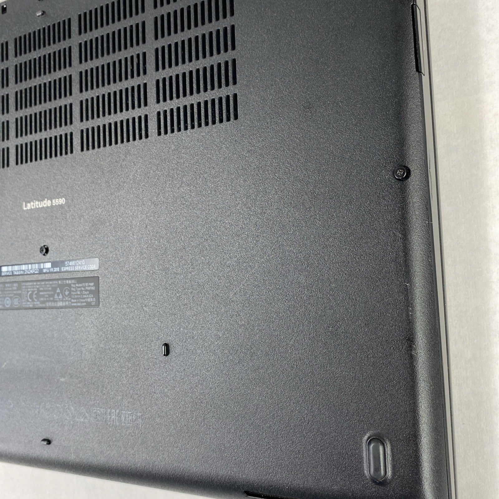 Dell Latitude 5590 Core i5-7300U 2.60 GHz 8 GB RAM 15.6" No Battery No HDD No OS