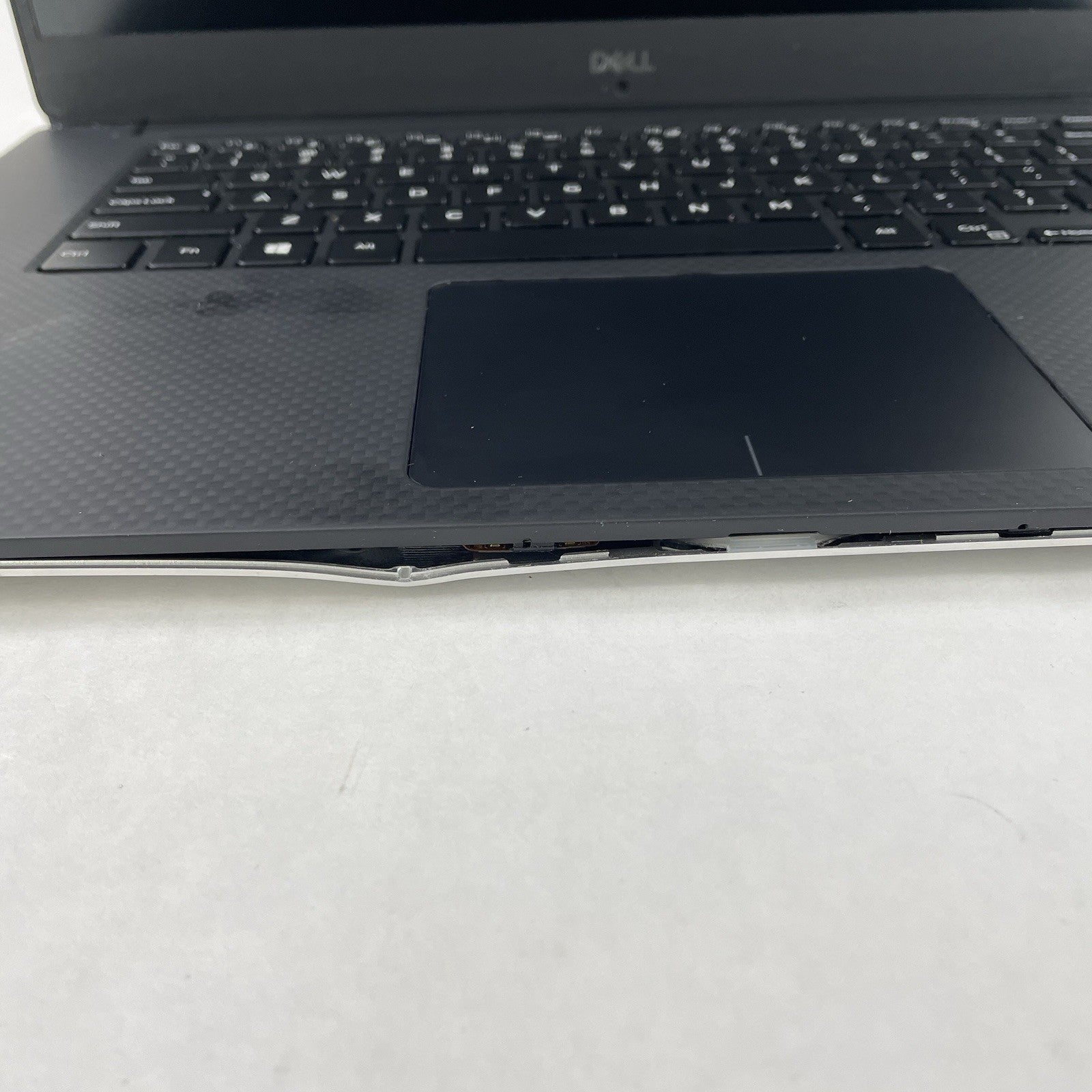 Dell XPS 15 9570 15.6" i5-8300H 2.30 GHz 8 GB RAM No SSD/OS/AC - Bent Bottom4