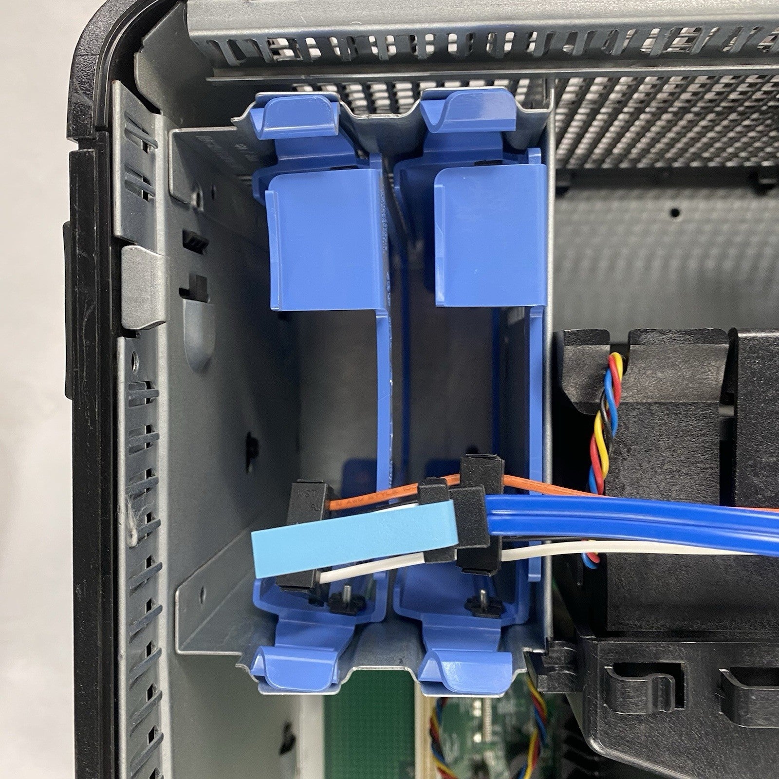 Dell OptiPlex 760 MT Pentium Dual-Core E5200 2.5GHz 4GB RAM No HDD No OS