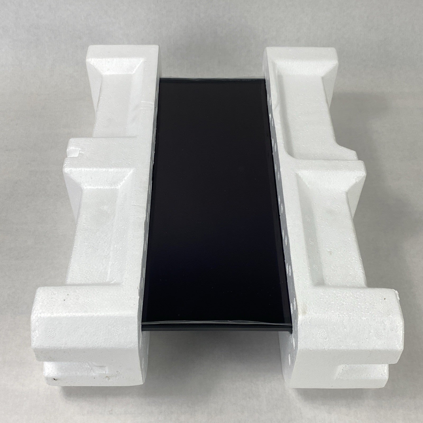 Oracle Micros Workstation 6 Series 2 Celeron 4305UE 2.0 GHz 8GB No SSD w/ Stand