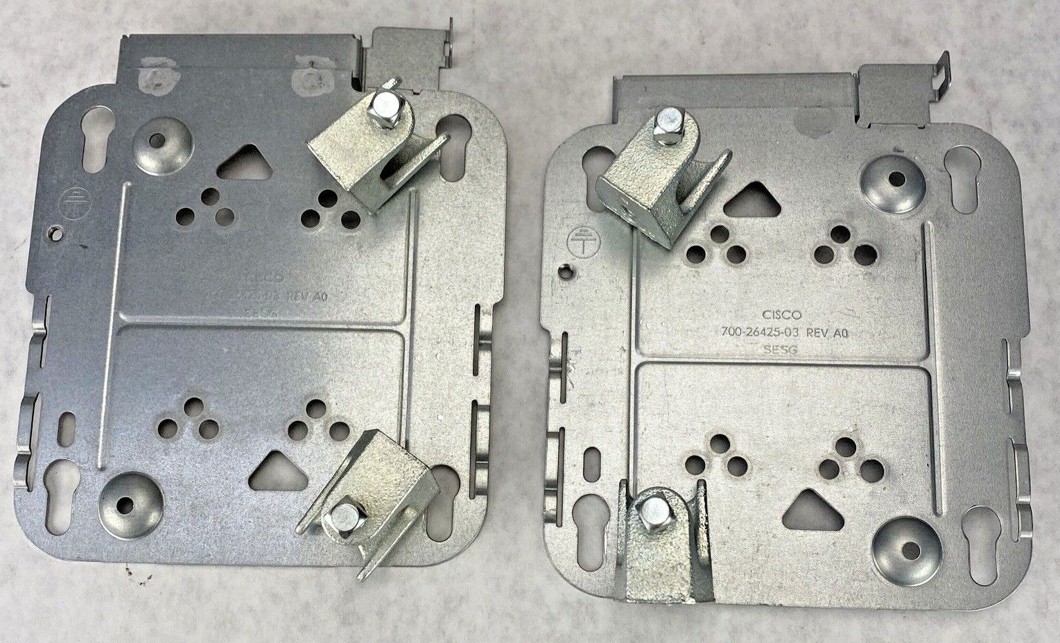 Lot of 2 Cisco 700-26425-03 Access Point Mounting Bracket WITH 4 CLAMPS