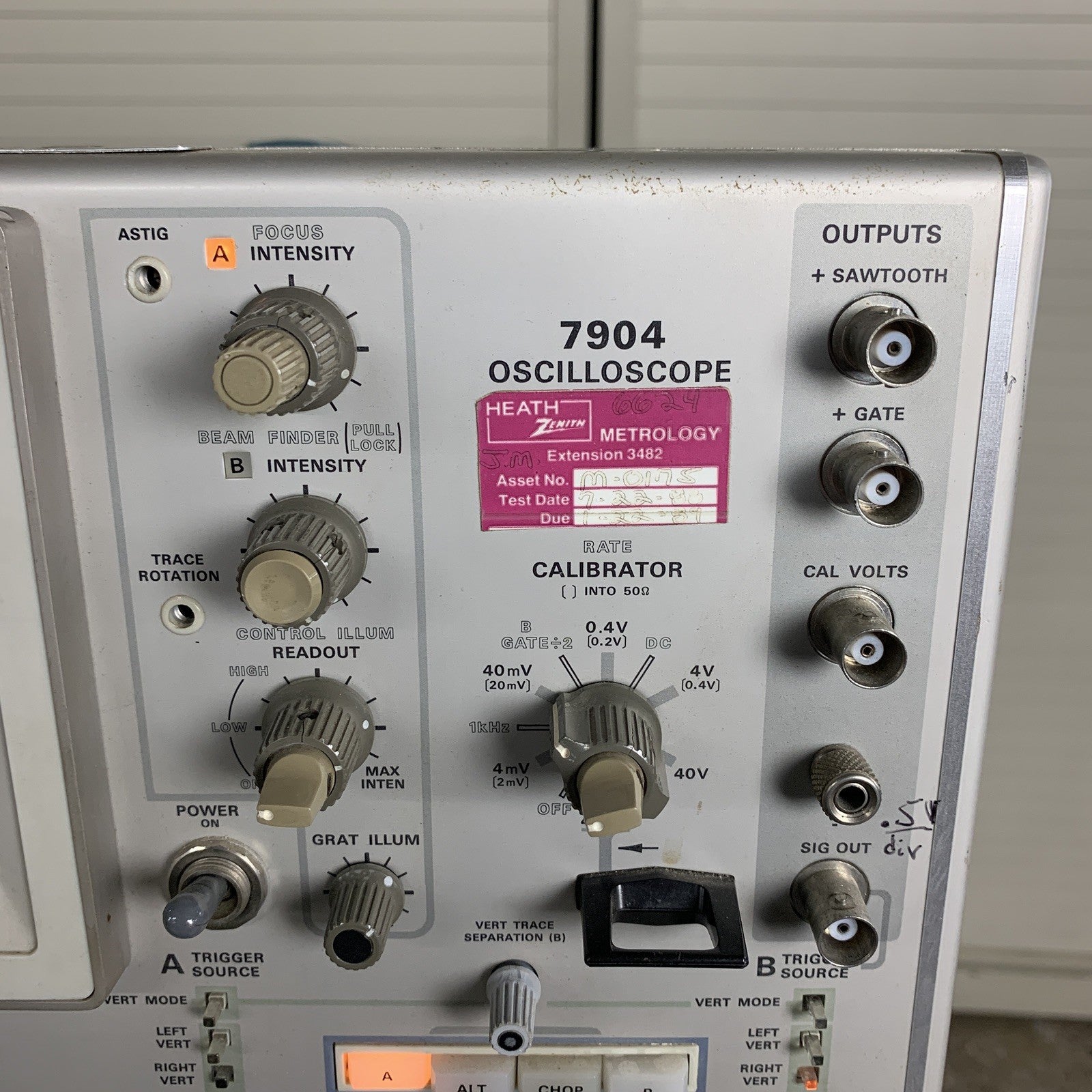 Tektronix 7904 Oscilloscope W/ 7A22 7A26 7B85 7B53A Module Cards and 204-2 Cart