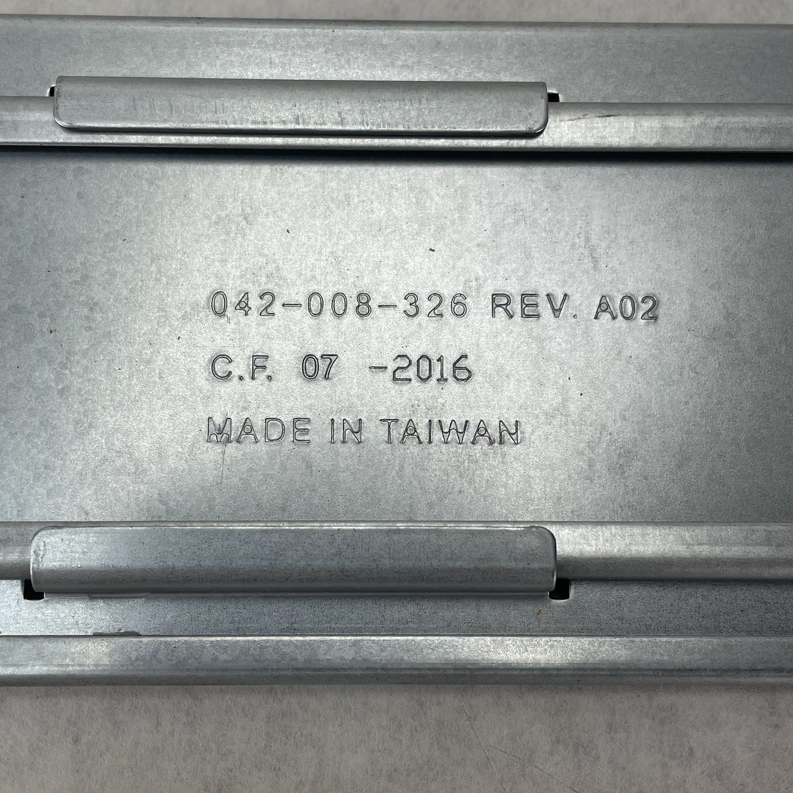 EMC 042-008-326 VNXE3200 Rack Mount Rail3