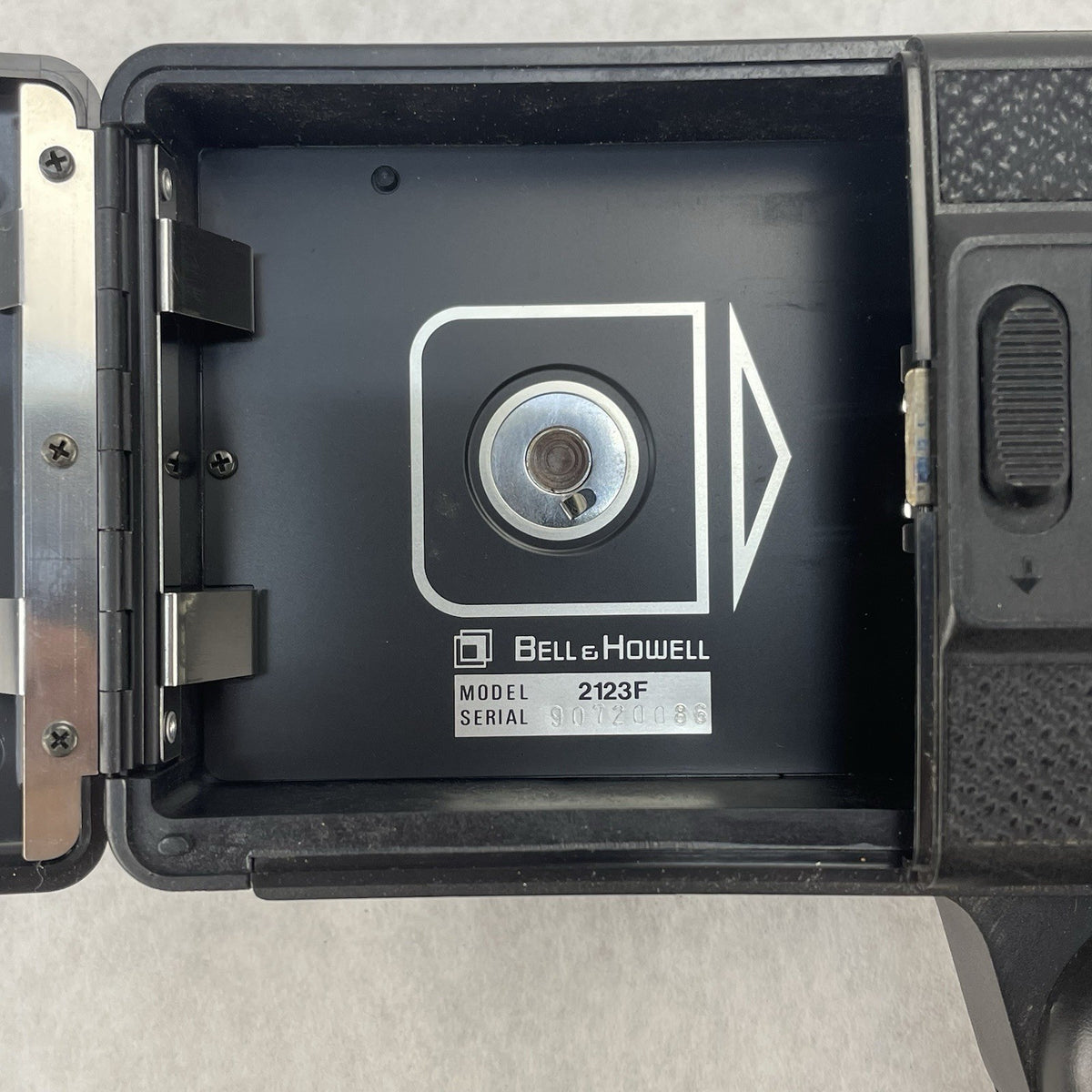 Bell & Howell  2123F Super 8 Hand Cam No Film - For Parts or Repair9