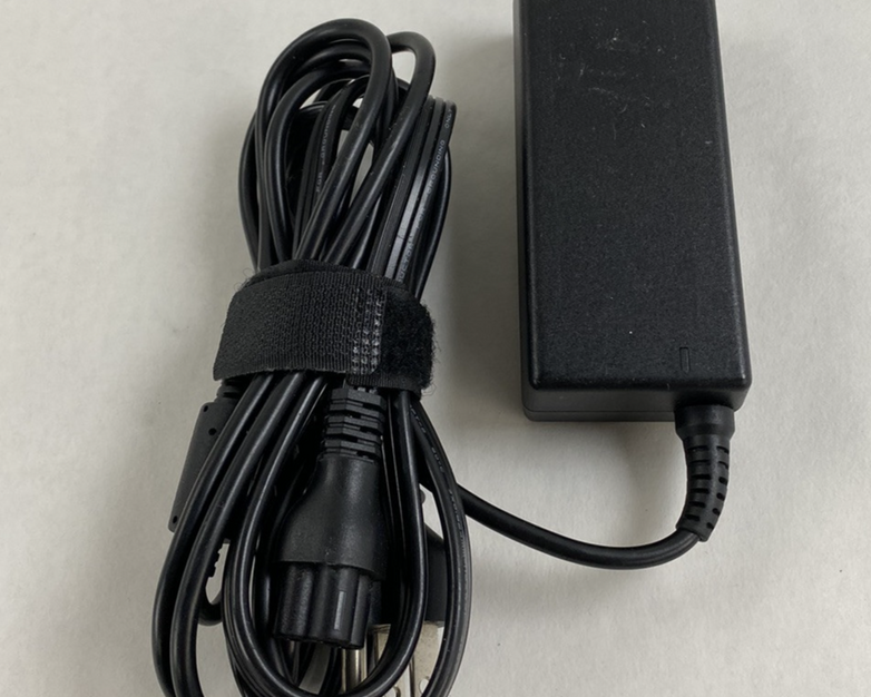 Lot of 6 Dell LA65NS2-01 DP/N: 06TM1C 65W 195V 3.34A 7.4mm Tip AC Adapter