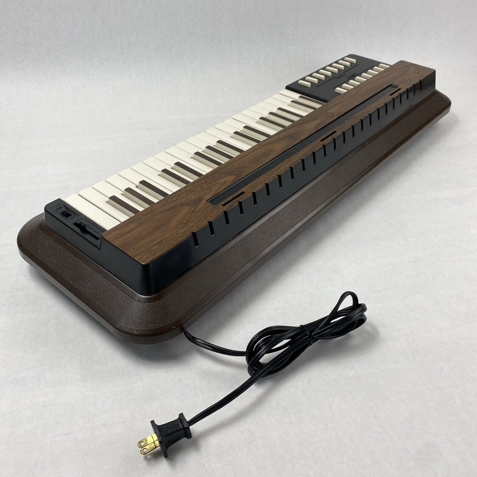 Vintage GTR 3751 16 Chord 3 Octave Electric Organ