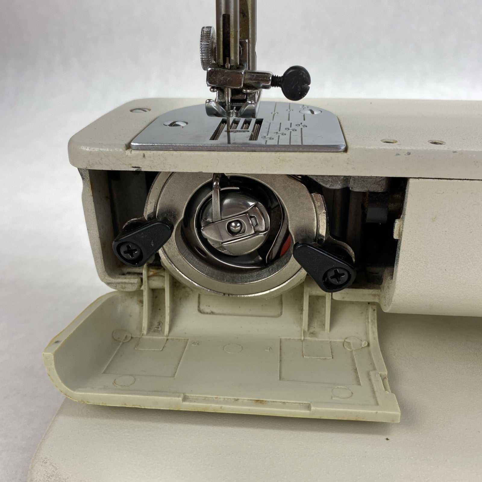 Vintage Janome New Home Model 640 Sewing Machine - Pedal and Manual With Case3