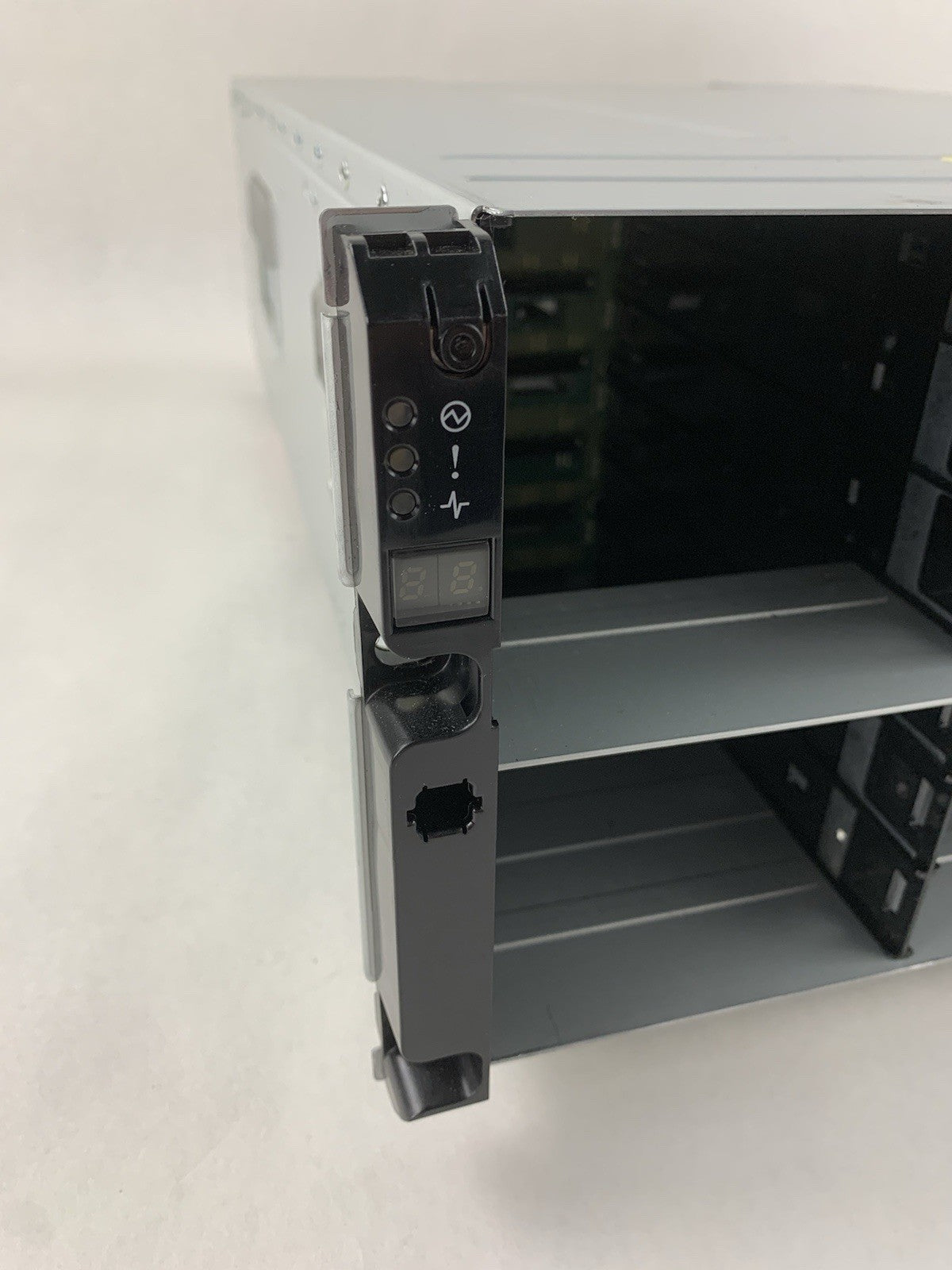 NetApp 4U NAJ-0801 DS4243 Storage Array - No Trays, PSU, Logic Board, or Covers