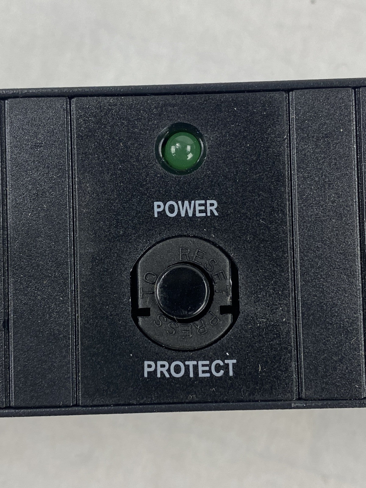 Chatsworth Products 025-907005-028 125VAC 2000W 8 Outlet Power Distribution Unit