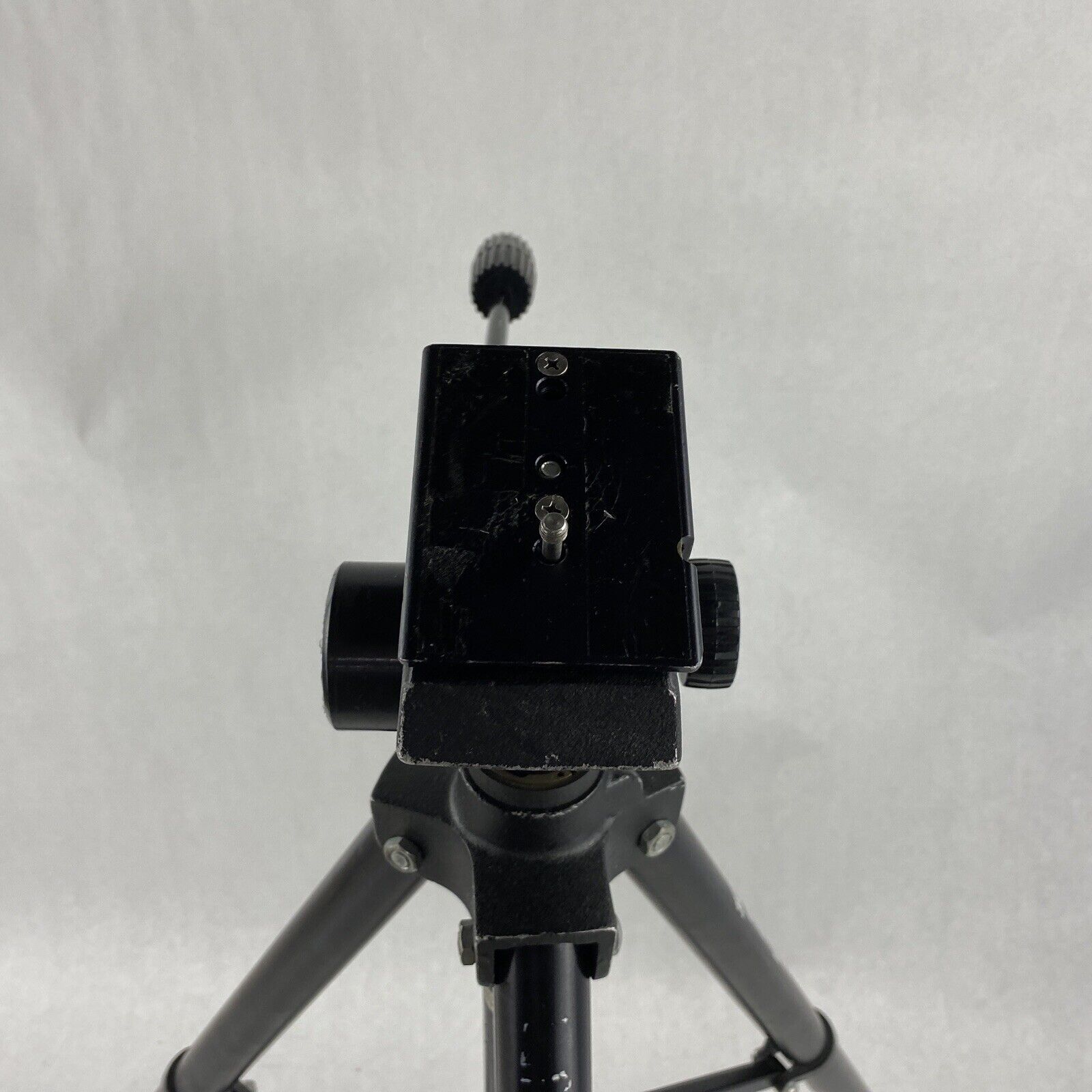 Quickset Heavy Duty Black Tripod Aluminum