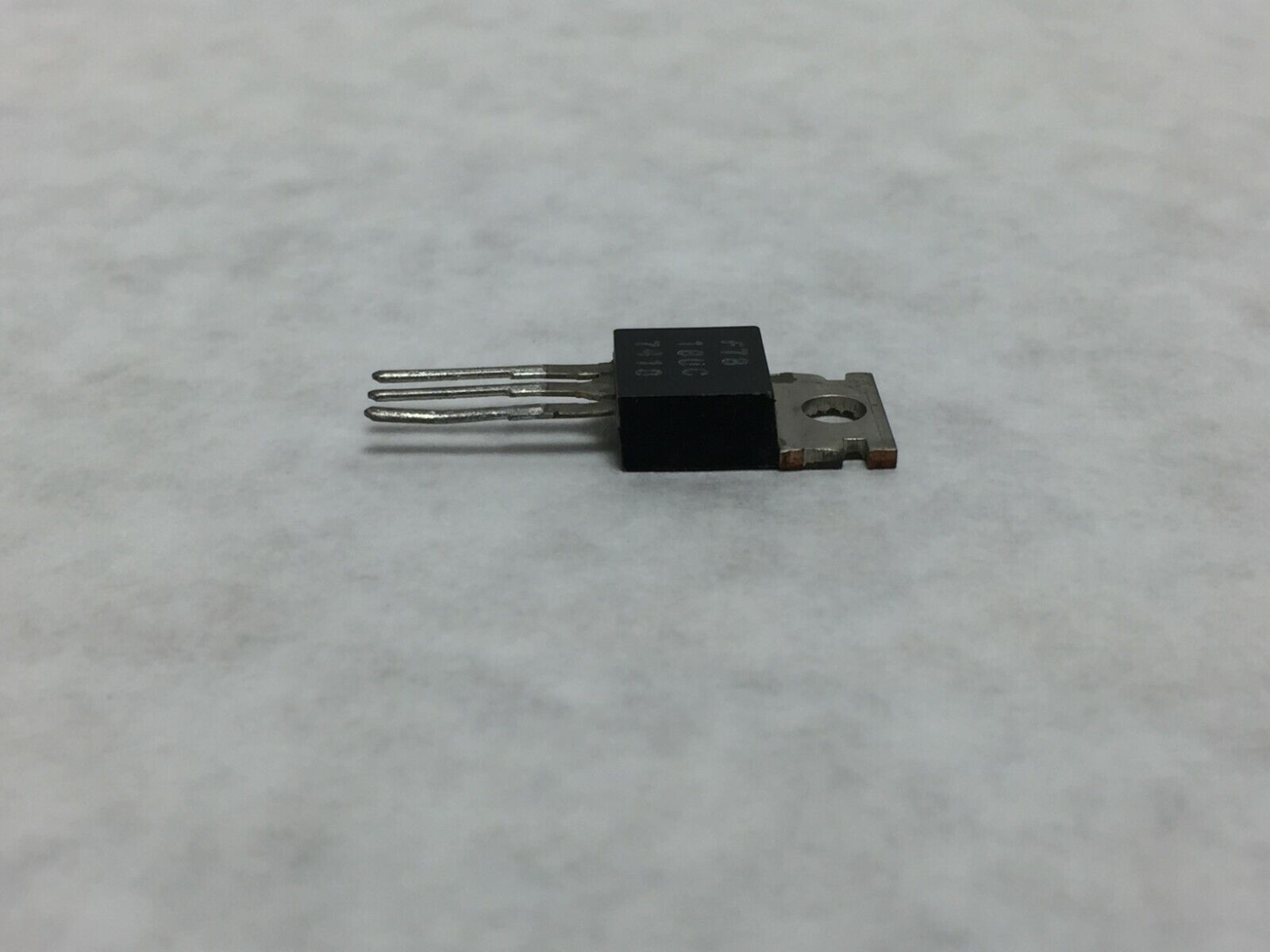 NOS  Fairchild  7818UC Positive Voltage Regulator  Lot of 7