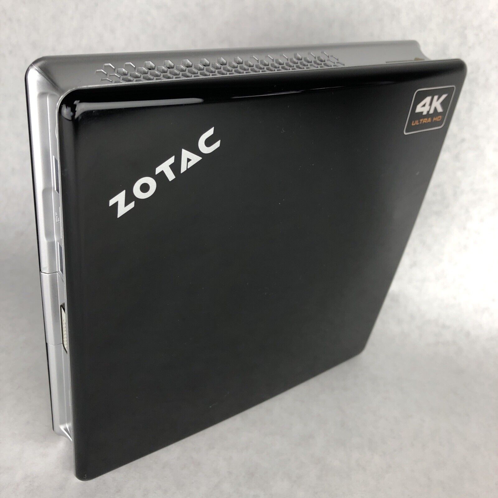 ZOTAC ZBOX M Series MI520-U Mini Intel i3-4010U 1.70GHz CPU 8GB RAM No HDD No OS