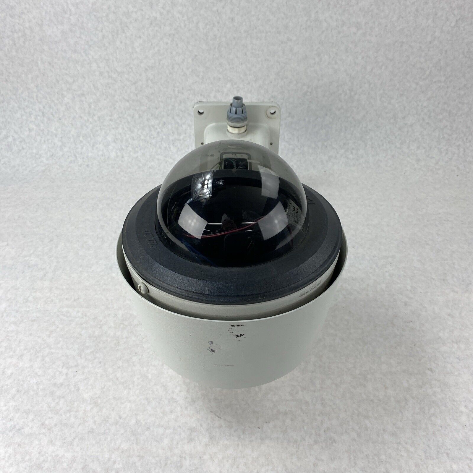 Pelco DF5-PG-E0 Outdoor Pendant Tinted Camera Dome w/ Wall Mount and Components
