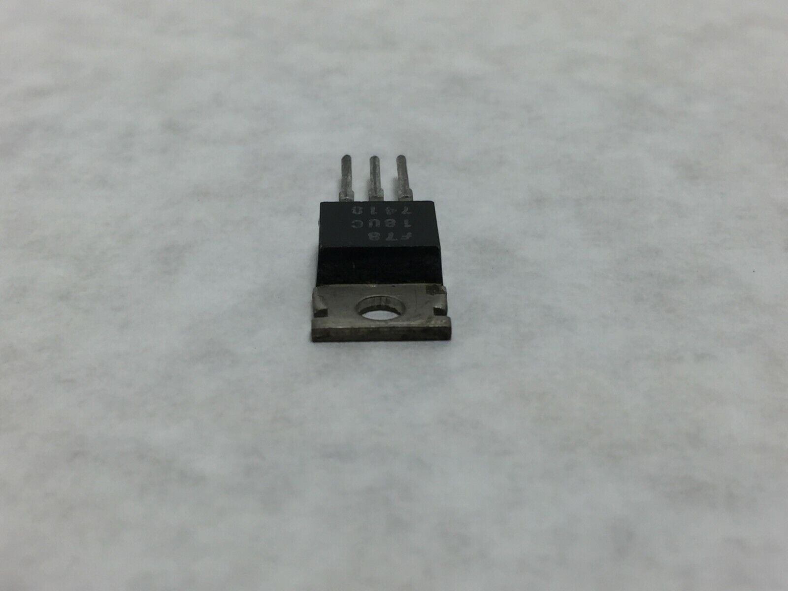 NOS  Fairchild  7818UC Positive Voltage Regulator  Lot of 7