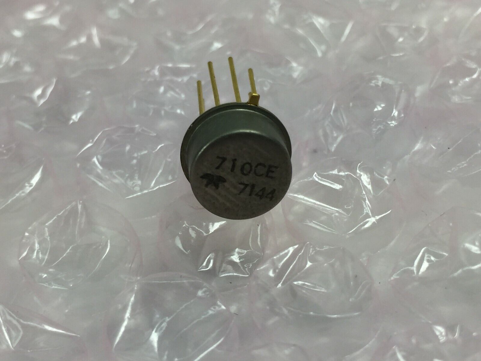 710CE Integrated Circuit Gold Pin  NOS