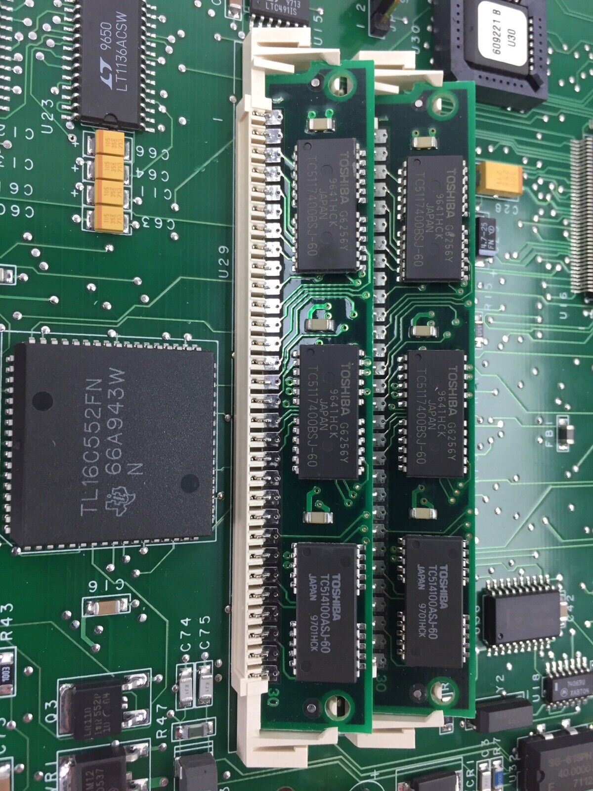 Circuit Board - Chips B0915X-01XX 9513 F82C836 - 609249 - Untested