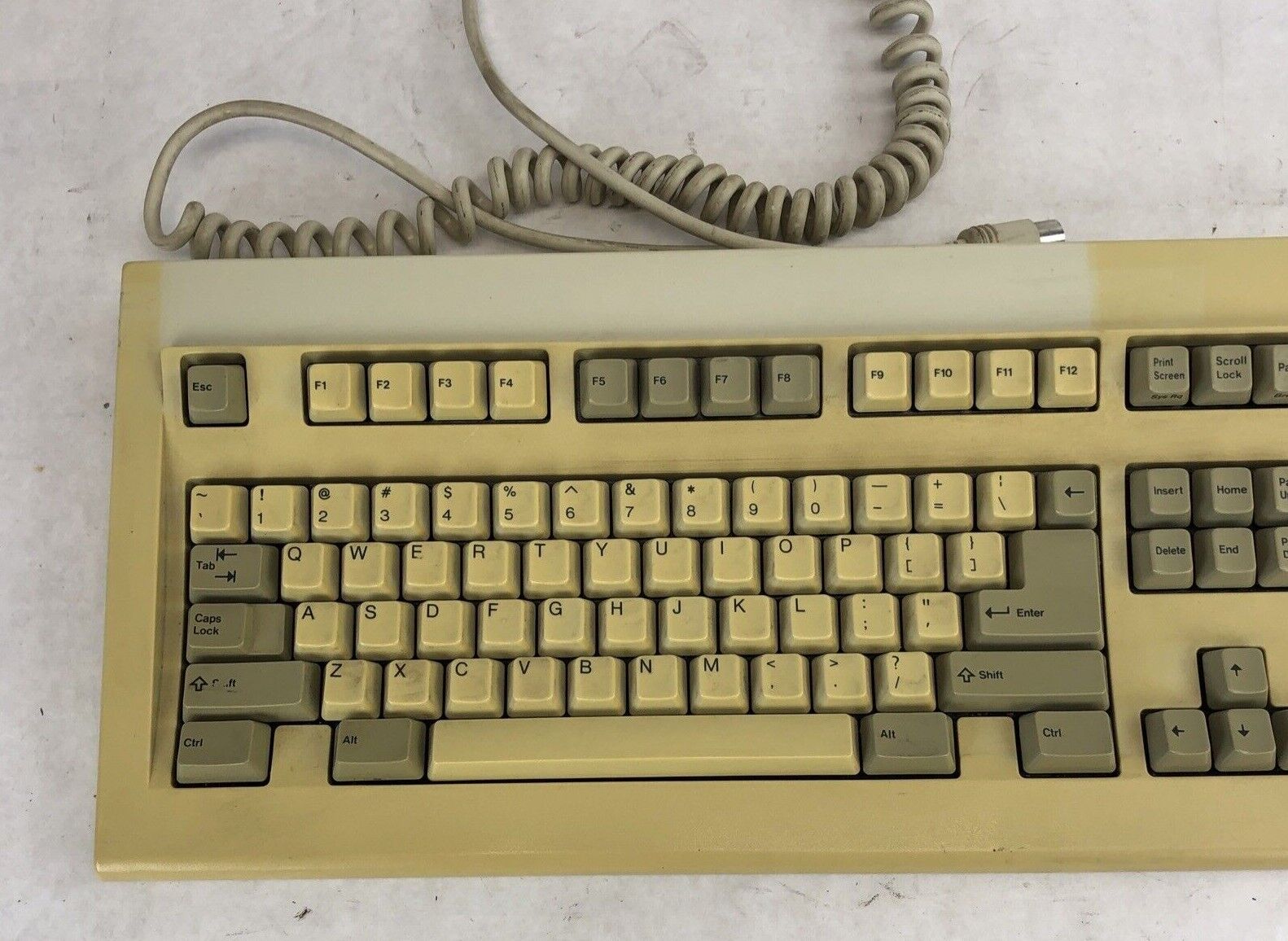 Vintage Mitsumi Electric KPQ-E99YC Wired Keyboard