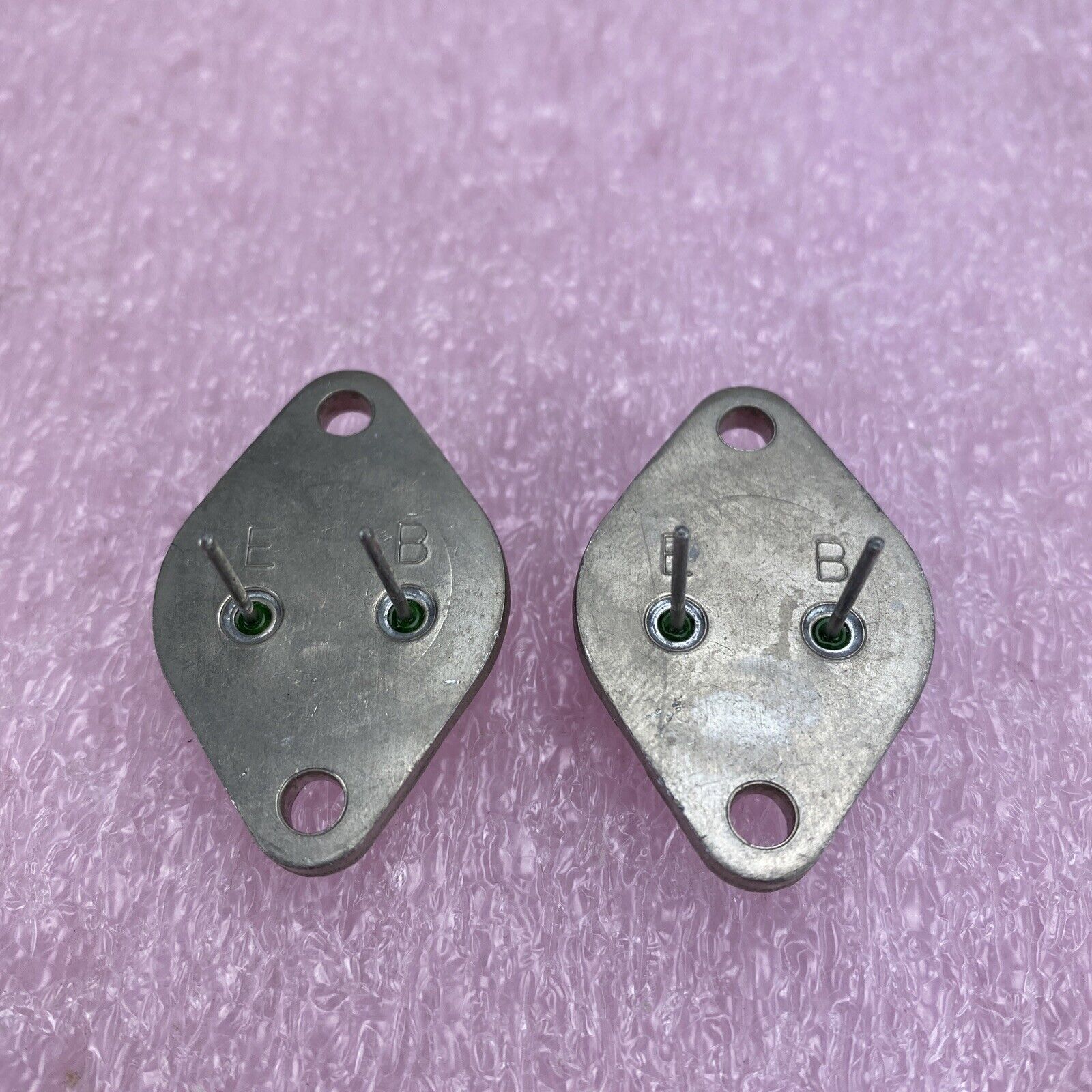 Lot( 2 ) Motorola 2N4913 Bipolar Transistor 7713