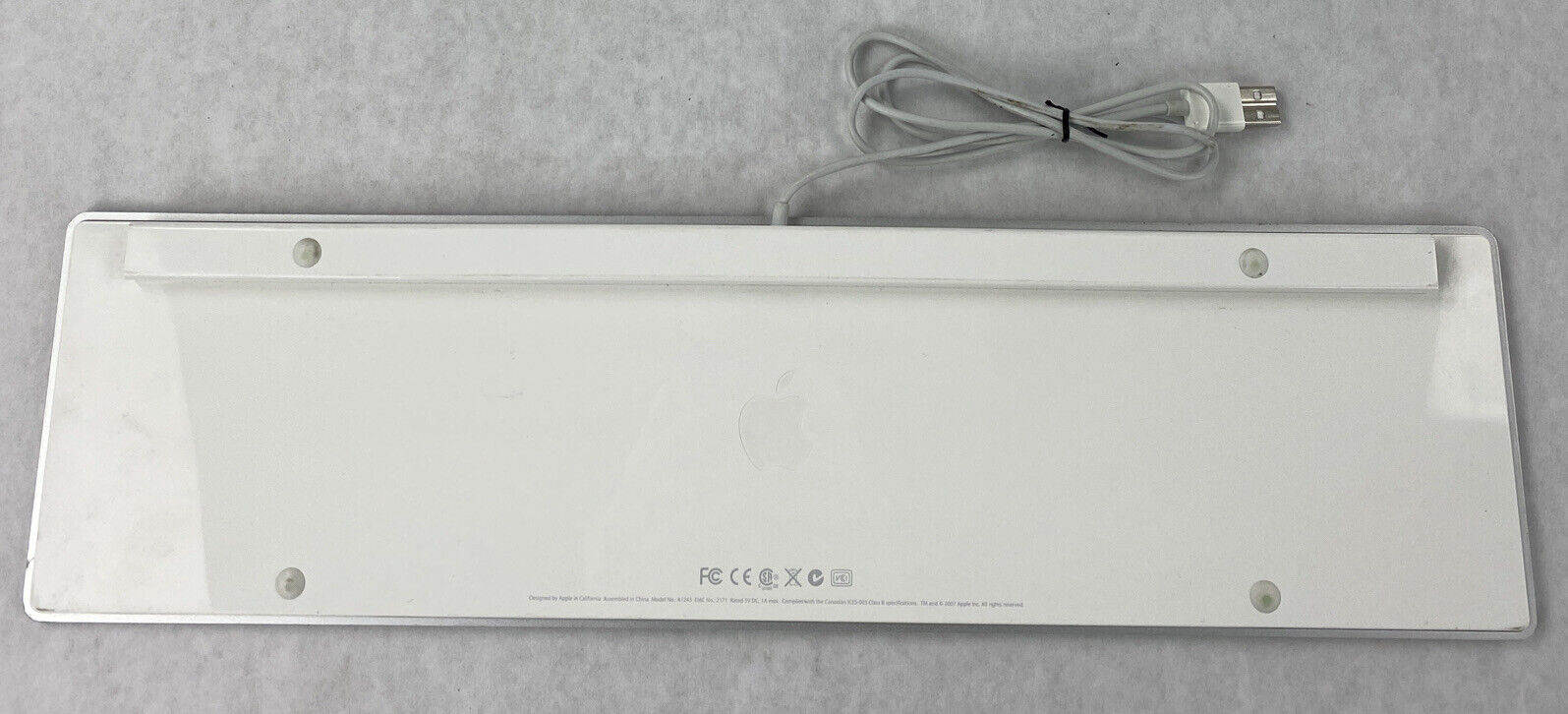 FOR PARTS Apple A1243 Wired USB MB110LL/A Keyboard w/ Genuine OEM Key Covers