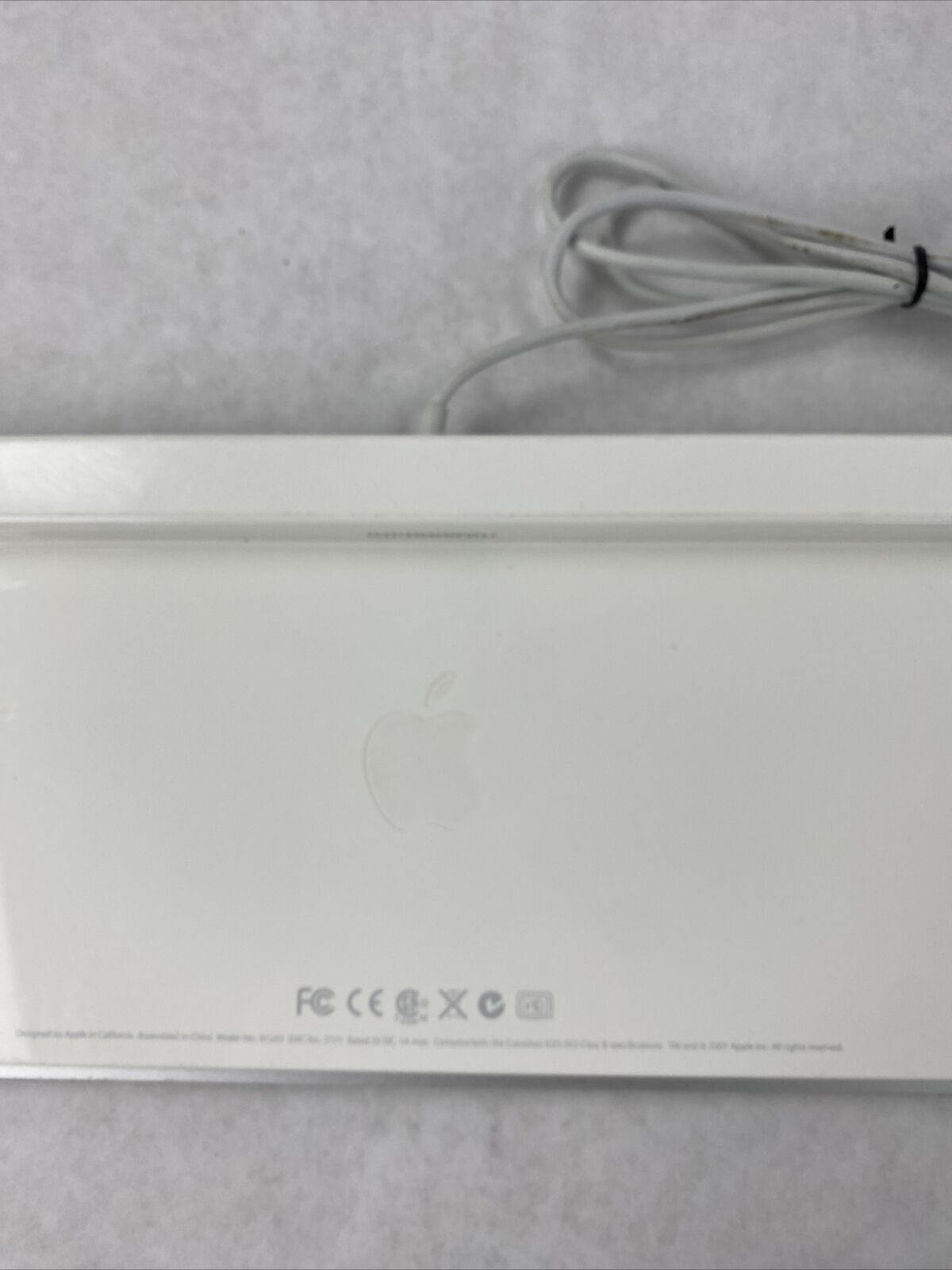FOR PARTS Apple A1243 Wired USB MB110LL/A Keyboard w/ Genuine OEM Key Covers