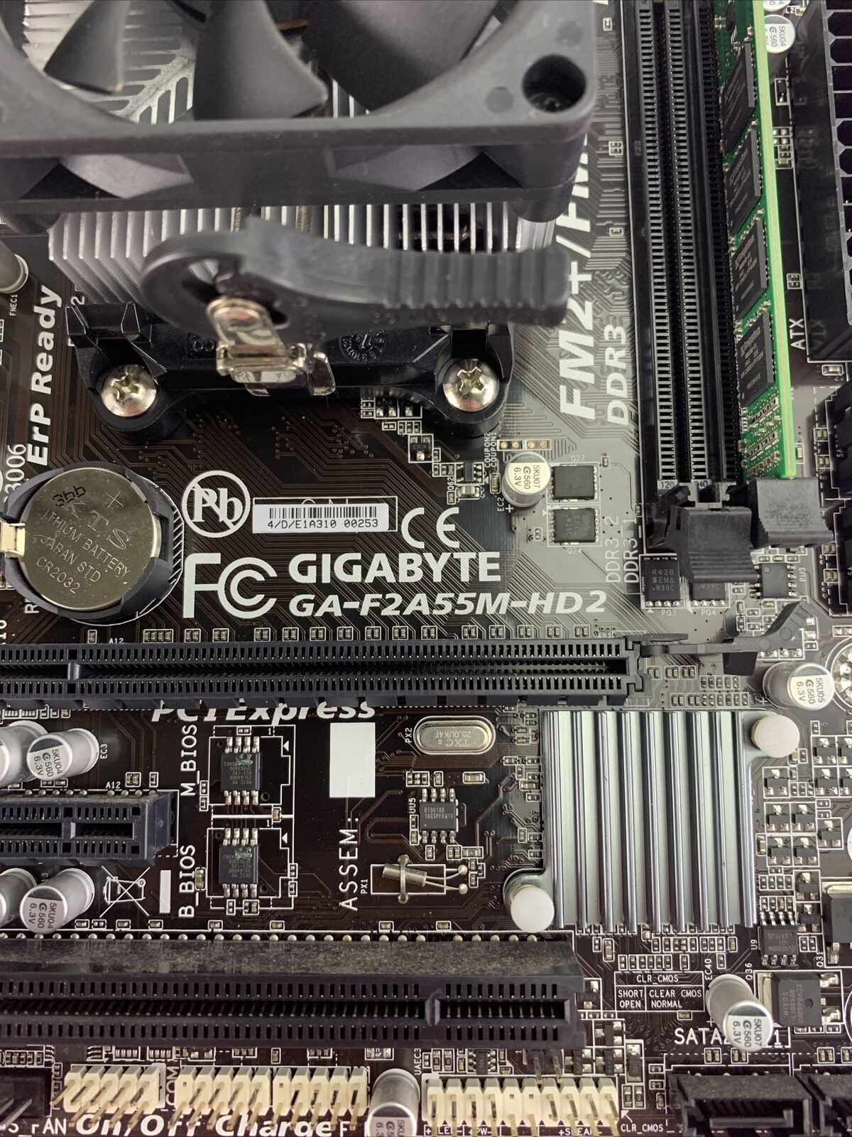 Gigabyte F2A55M-HD2 Motherboard AMD A4-4000 3GHz 4GB RAM w/ I/O Shield