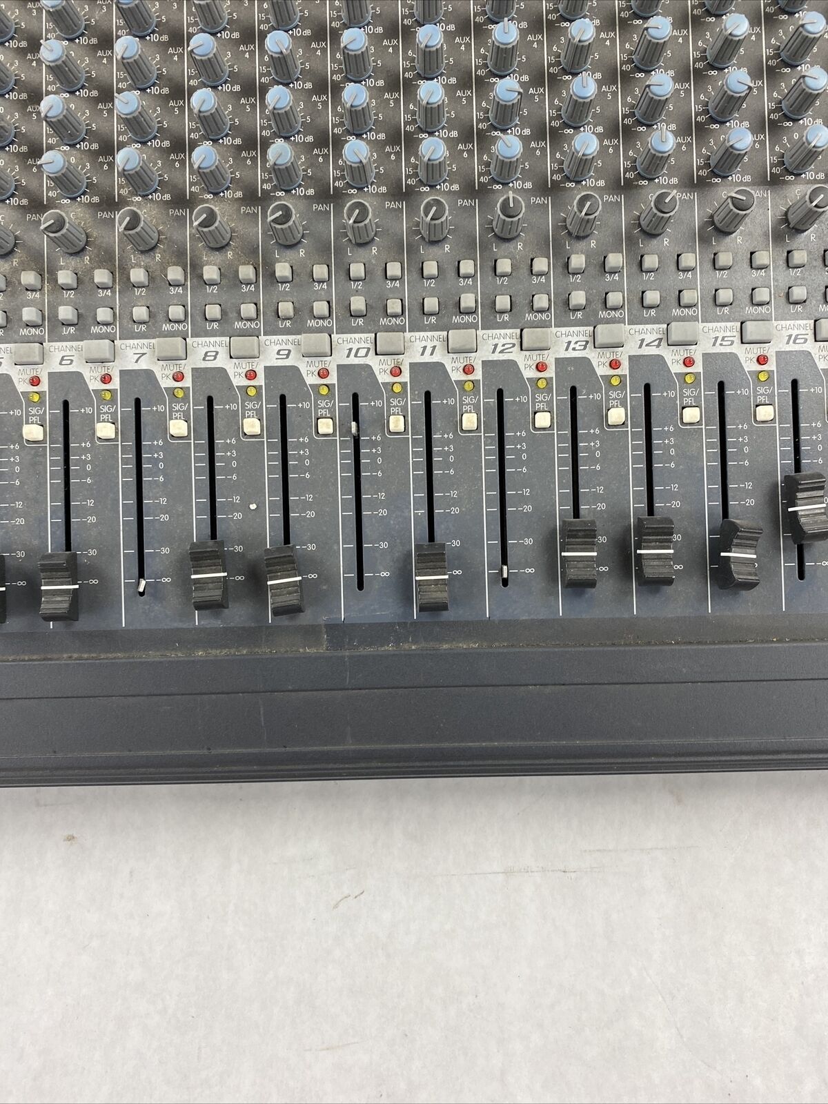Peavey RQ 4324C Mixer-Pro Mixing Board Console