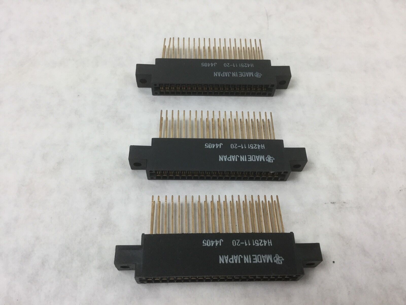 Texas H425111-20 Connector Receptacle, (Lot of 3)