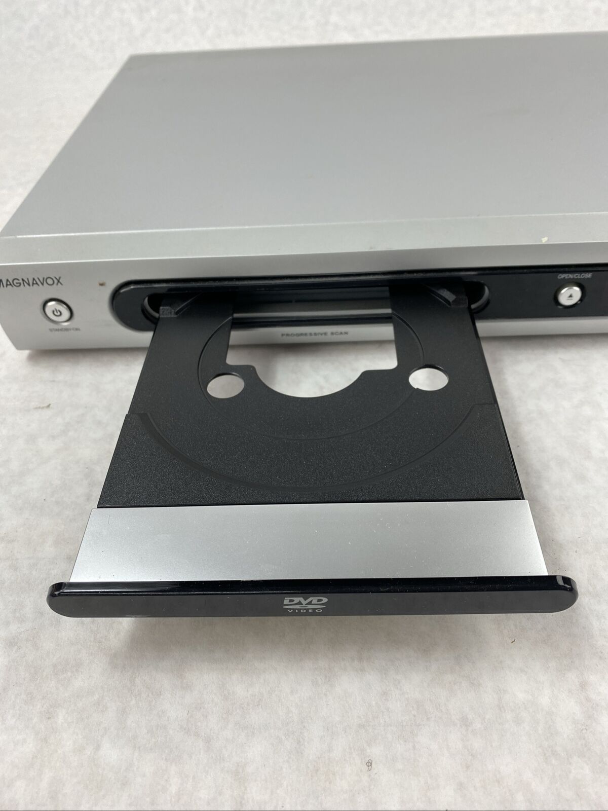 Magnavox MDV45817 DVD Player with Remote + Cables TESTED Magnavox MDV45817 DVD Player with Remote + Cables TESTED