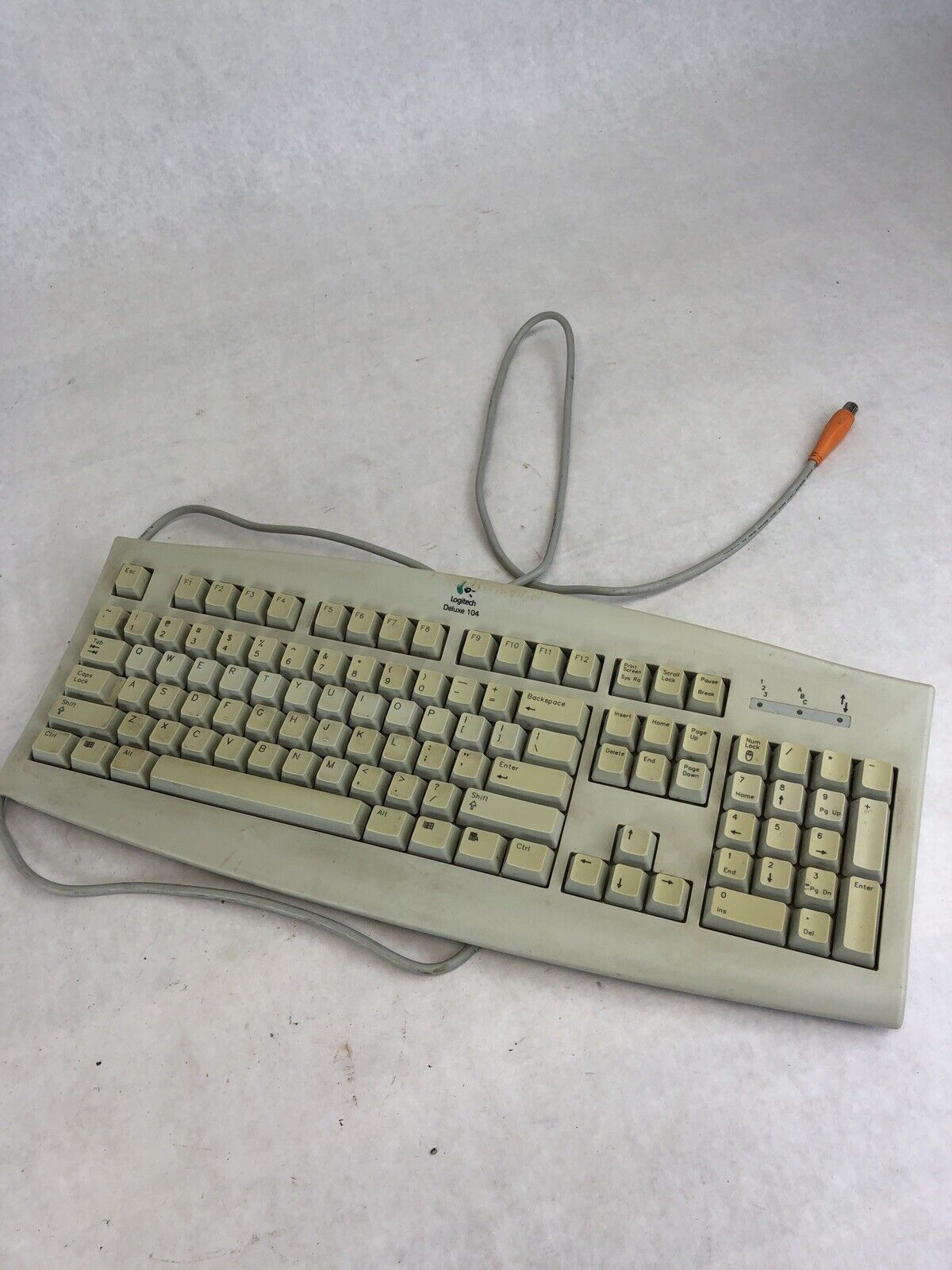 Logitech Deluxe 104 Keyboard Y-SA2