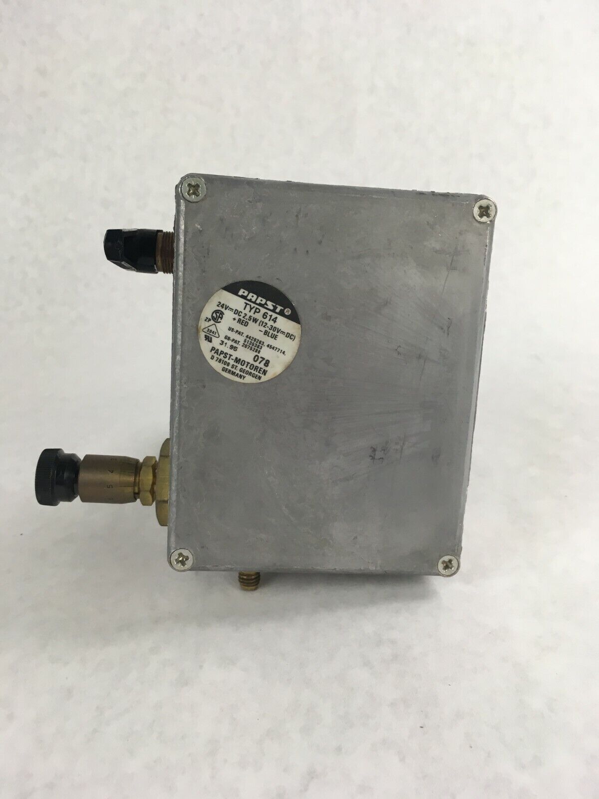 Pressure Compensated Flow Control Valve Vent With Container Vial