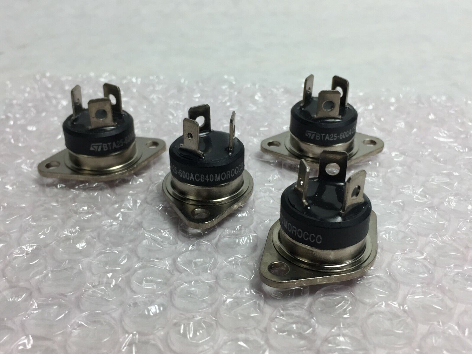 ST BTA25-600AC840 TRIAC  Lot of 4
