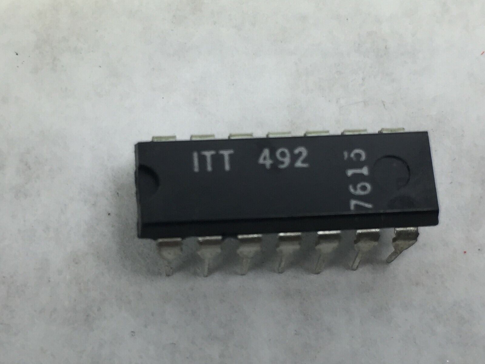 ITT 492 Integrated Circuit  Lot of 8   NOS