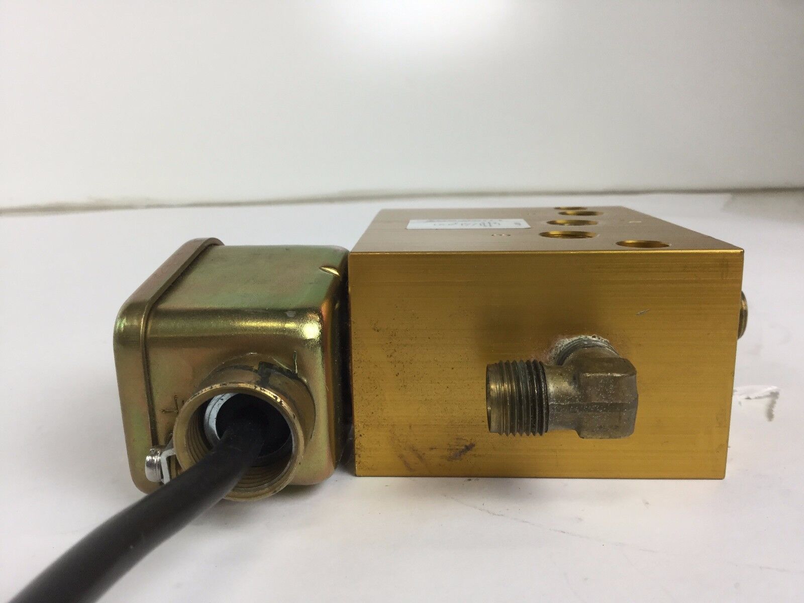 PARKER LUCIFER 345B04 488163N9 250 V= Directional Valve
