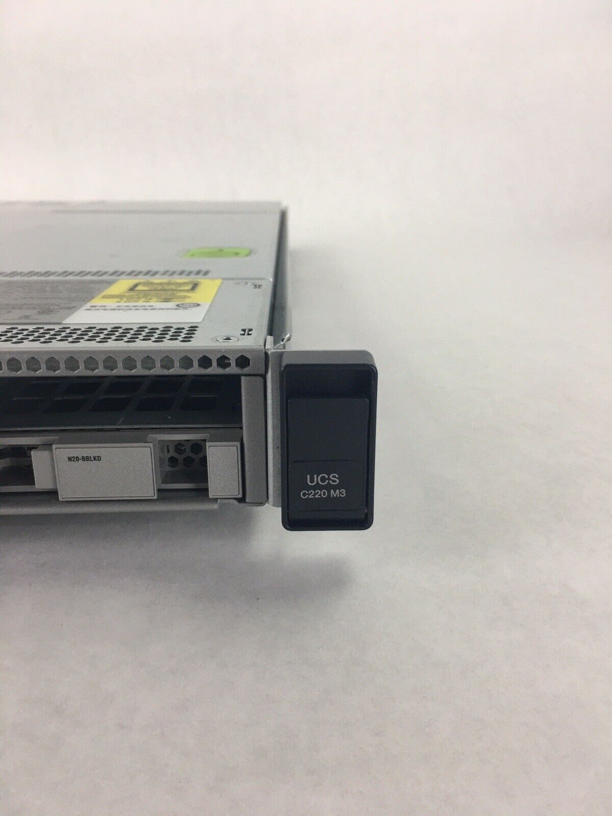Cisco UCSC-C220-M3S 2x Xeon E5-2660 V2 2.20 GHz 64 GB RAM No HDDs No OS