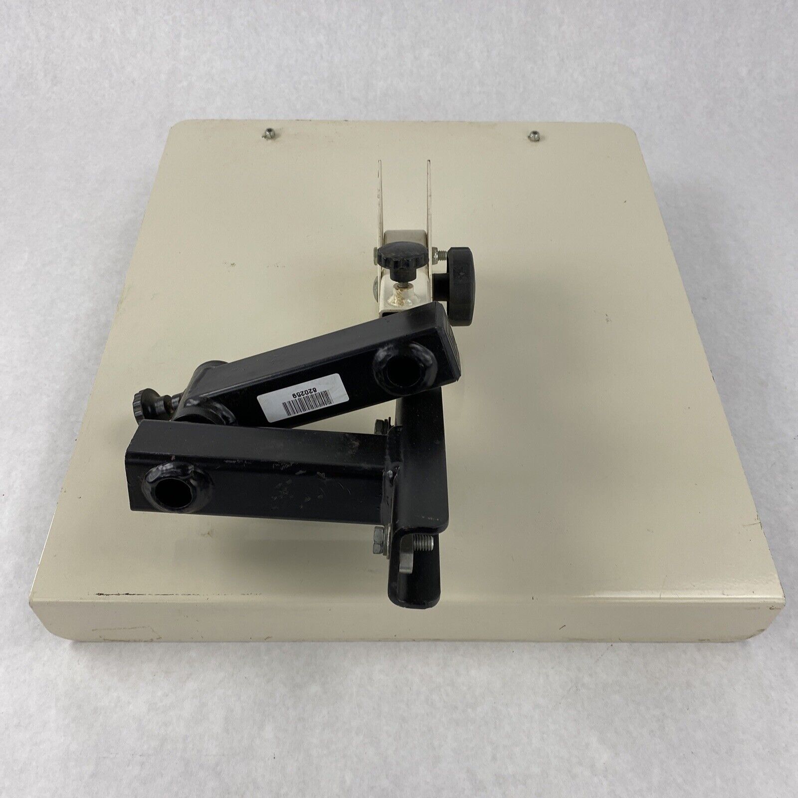 Hubbell Workplace Solutions 19" x 17" Workstation Document Stand with Swingarm