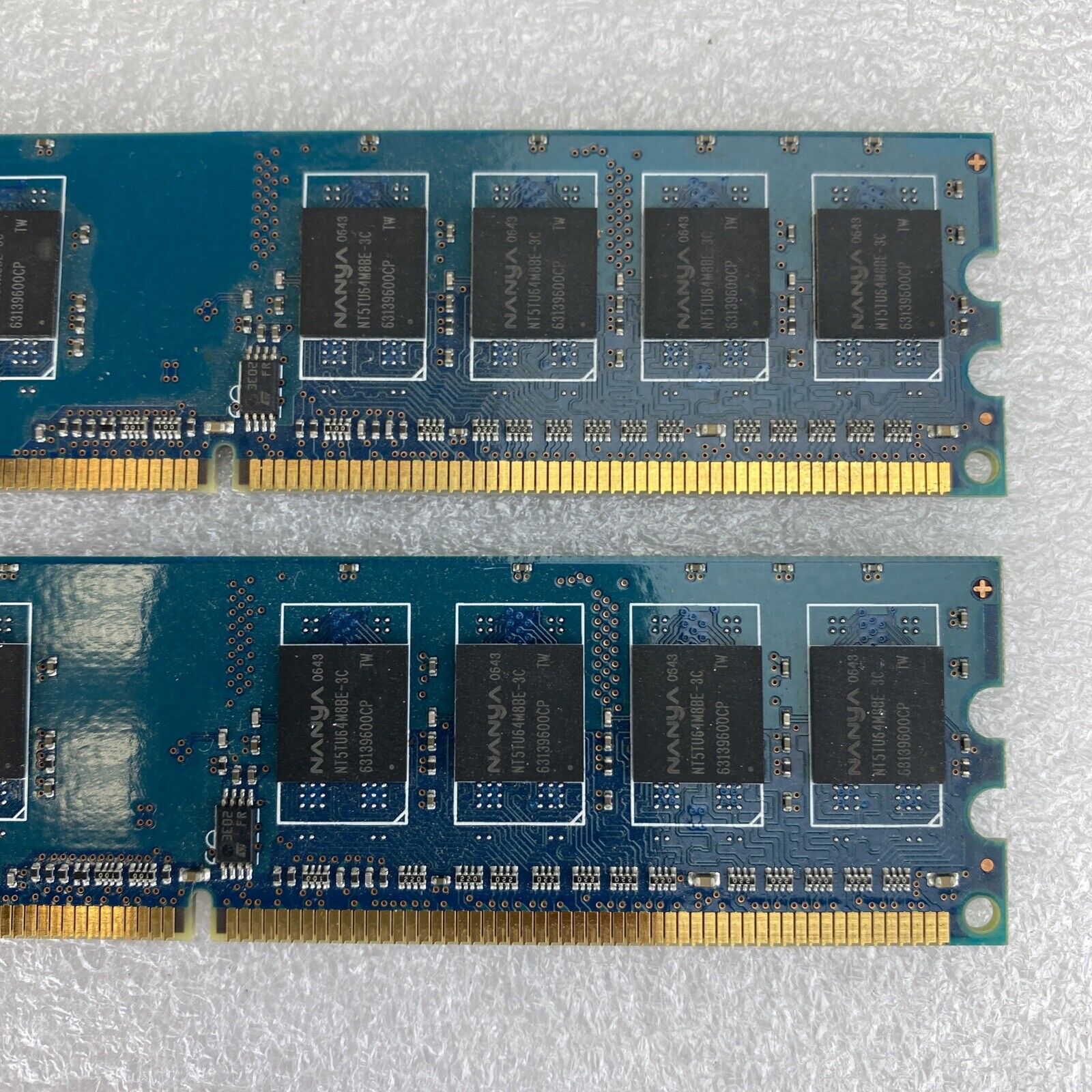 2x 512MB Nanya NT512T64U88B0BY-3C 1Rx8 PC2-5300U-555 667MHz DDR2 memory RAM