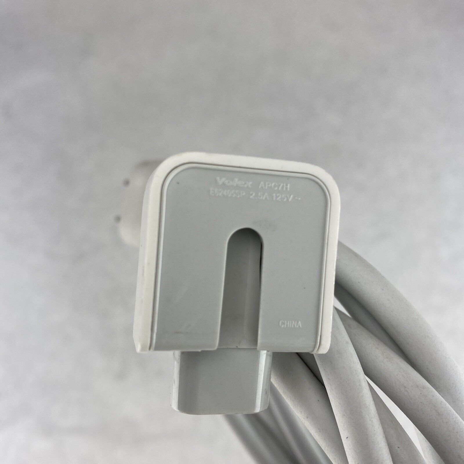 Apple Macbook Charger Volex APC7H Power Cord Charging Extender Cable White