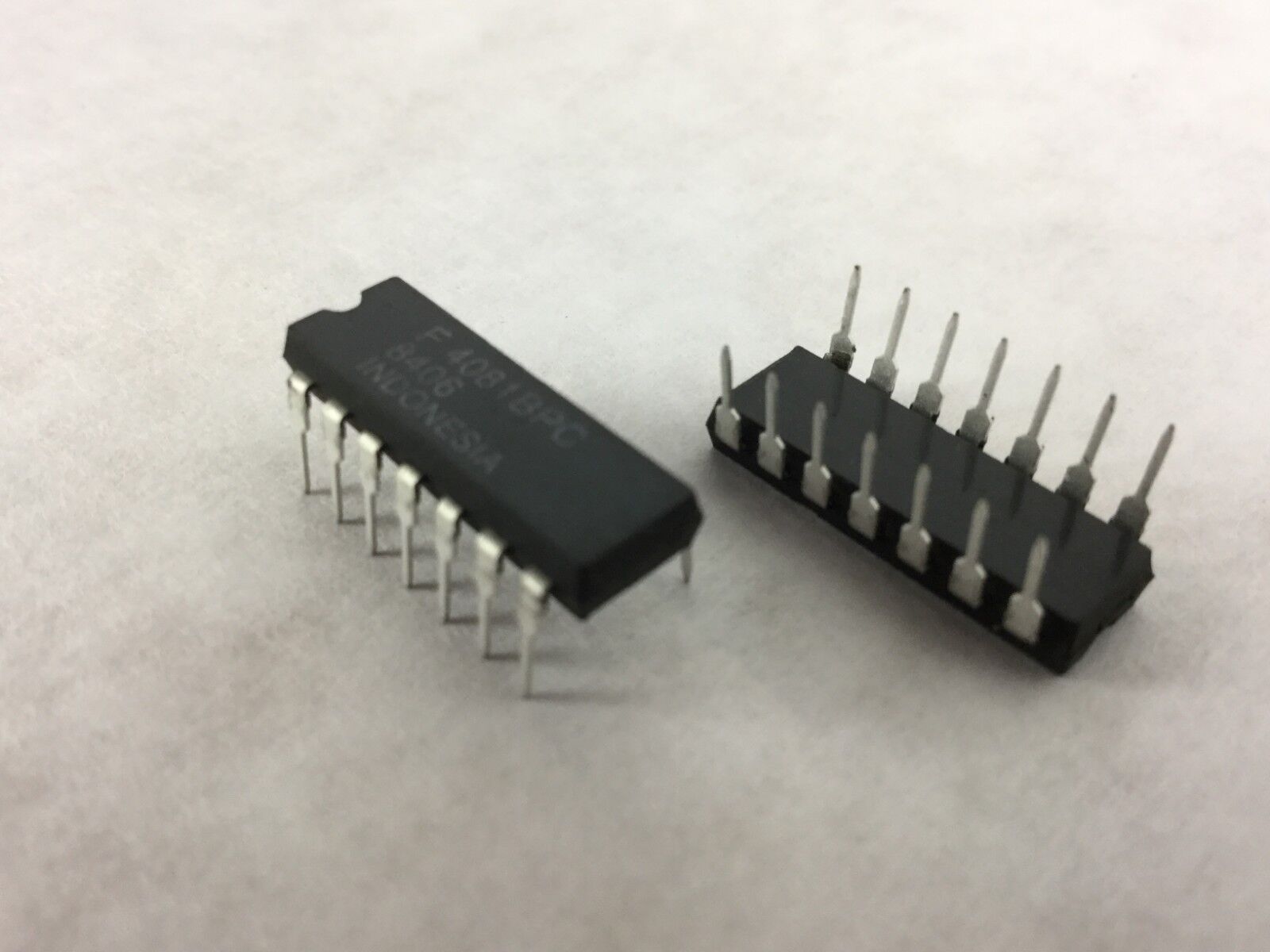 Genuine FAIRCHILD 4081BPC 14-Pin Dip Integrated Circuit  Lot of 25