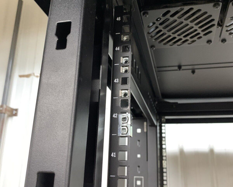 Siemen Vertipod Server Rack 45U Vp2-0AC111 Right Side No Panels
