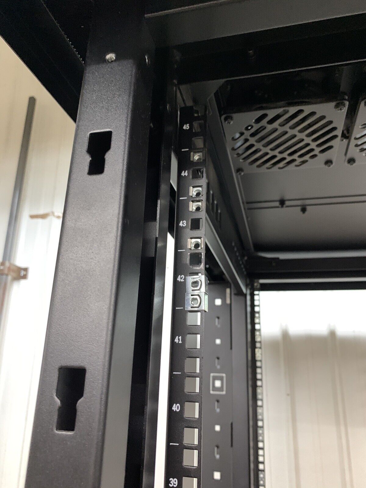 Siemen Vertipod Server Rack 45U Vp2-0AC111 Right Side No Panels