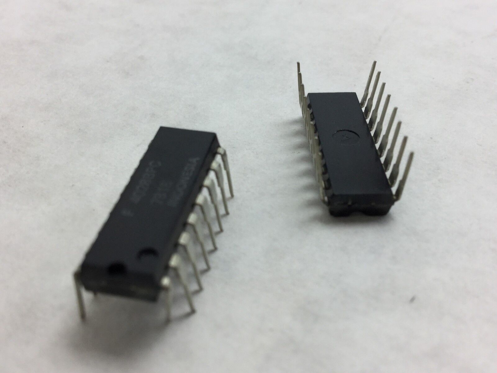 Fairchild 4028BPC Integrated Circuit   16 Pin  Lot of 23