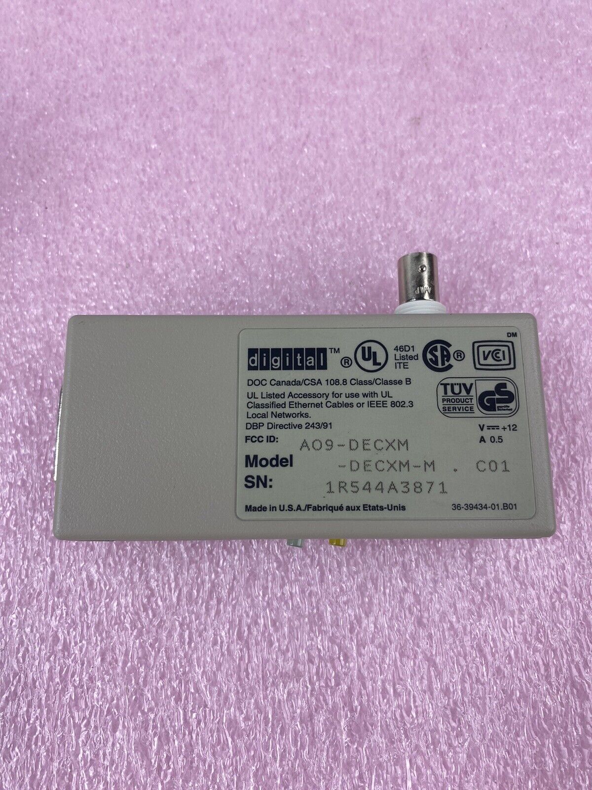 Digital DELNI-AA 8-Port Network Hub w/DECXM-M.C01 Transceiver + Misc. Cables