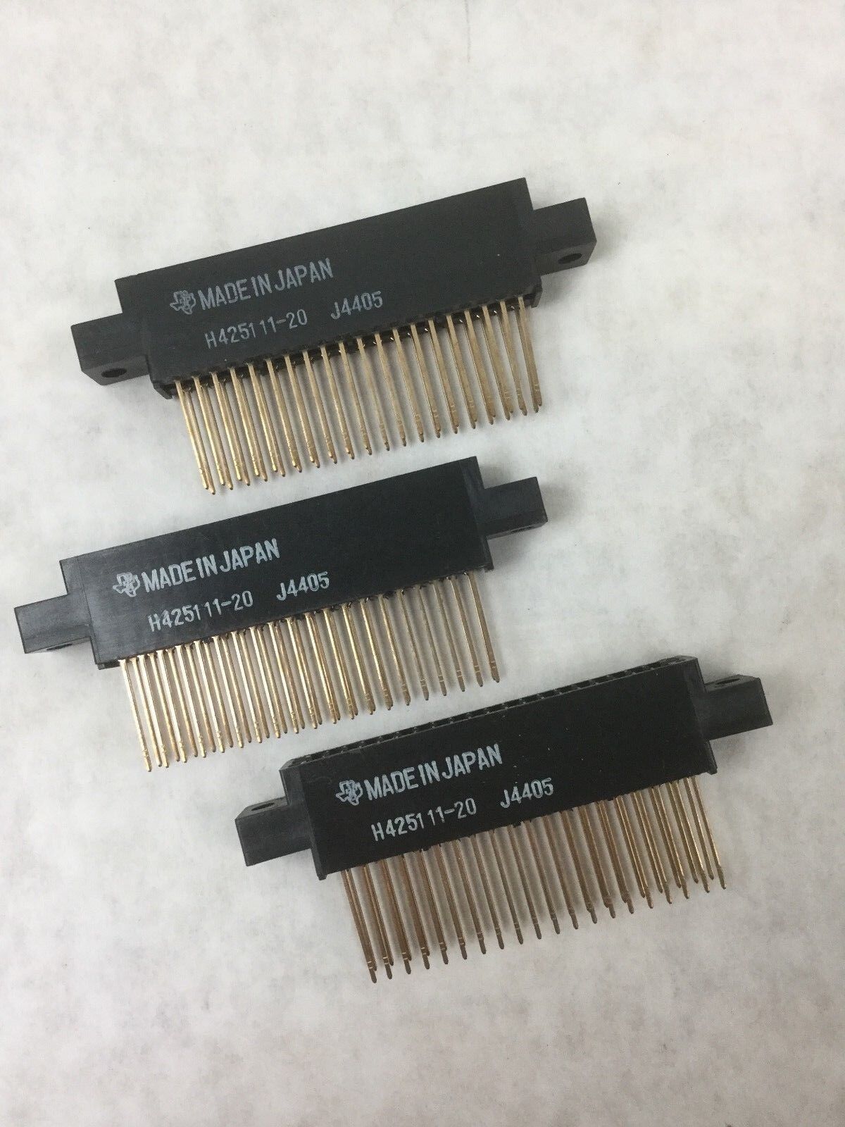 Texas H425111-20 Connector Receptacle, (Lot of 3)