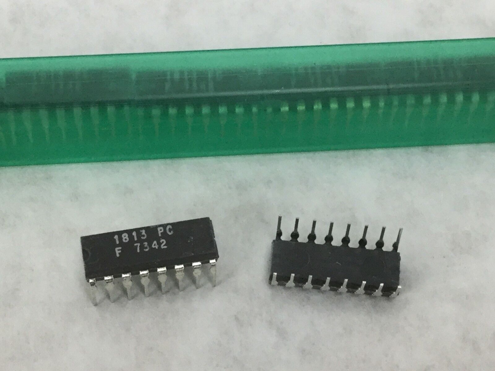 FAIRCHILD 1813 PC  16-Pin Dip Integrated Circuit  Lot of 15