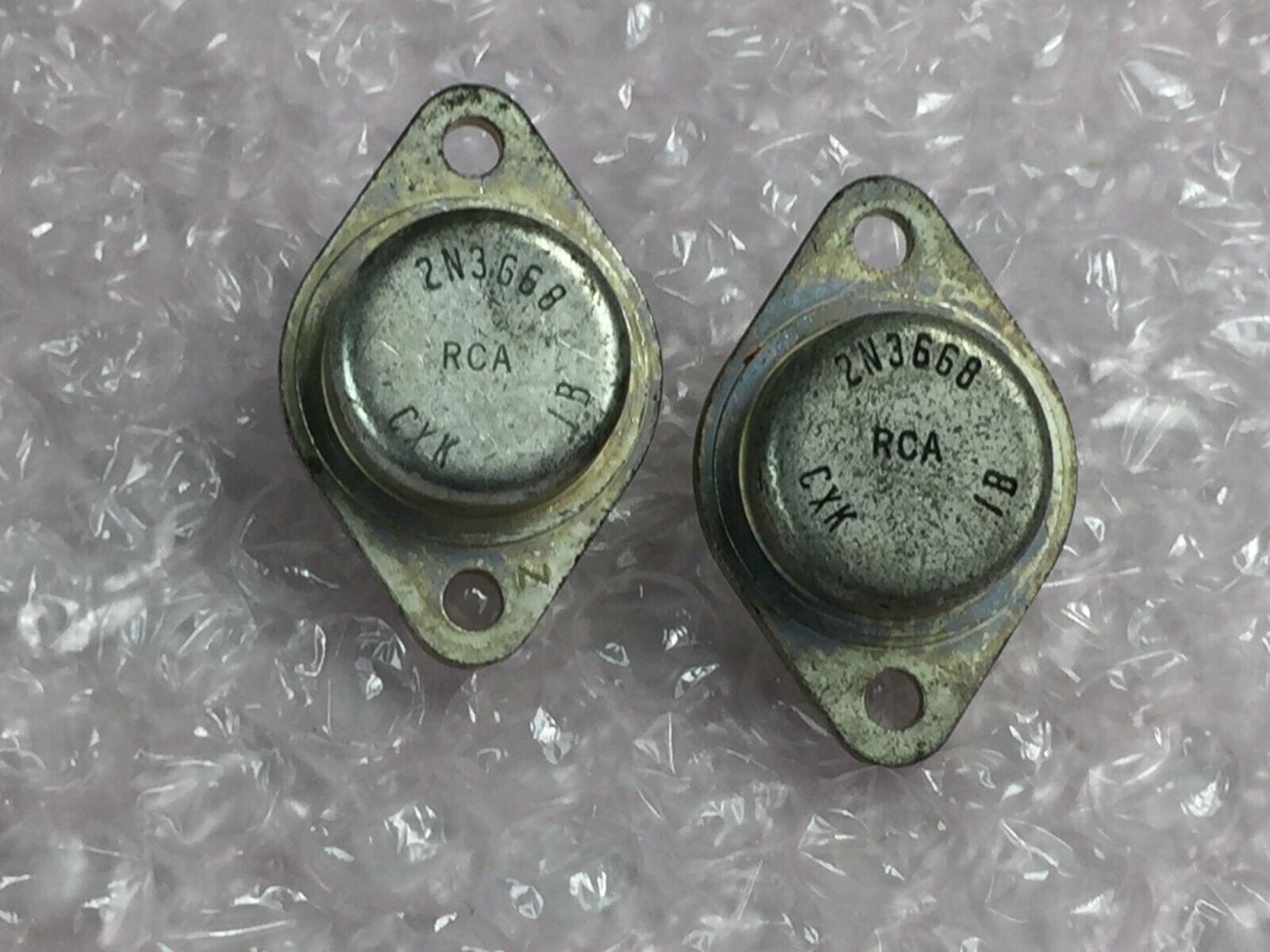 RCA 2N3668 Transistor   Lot of 2   NOS