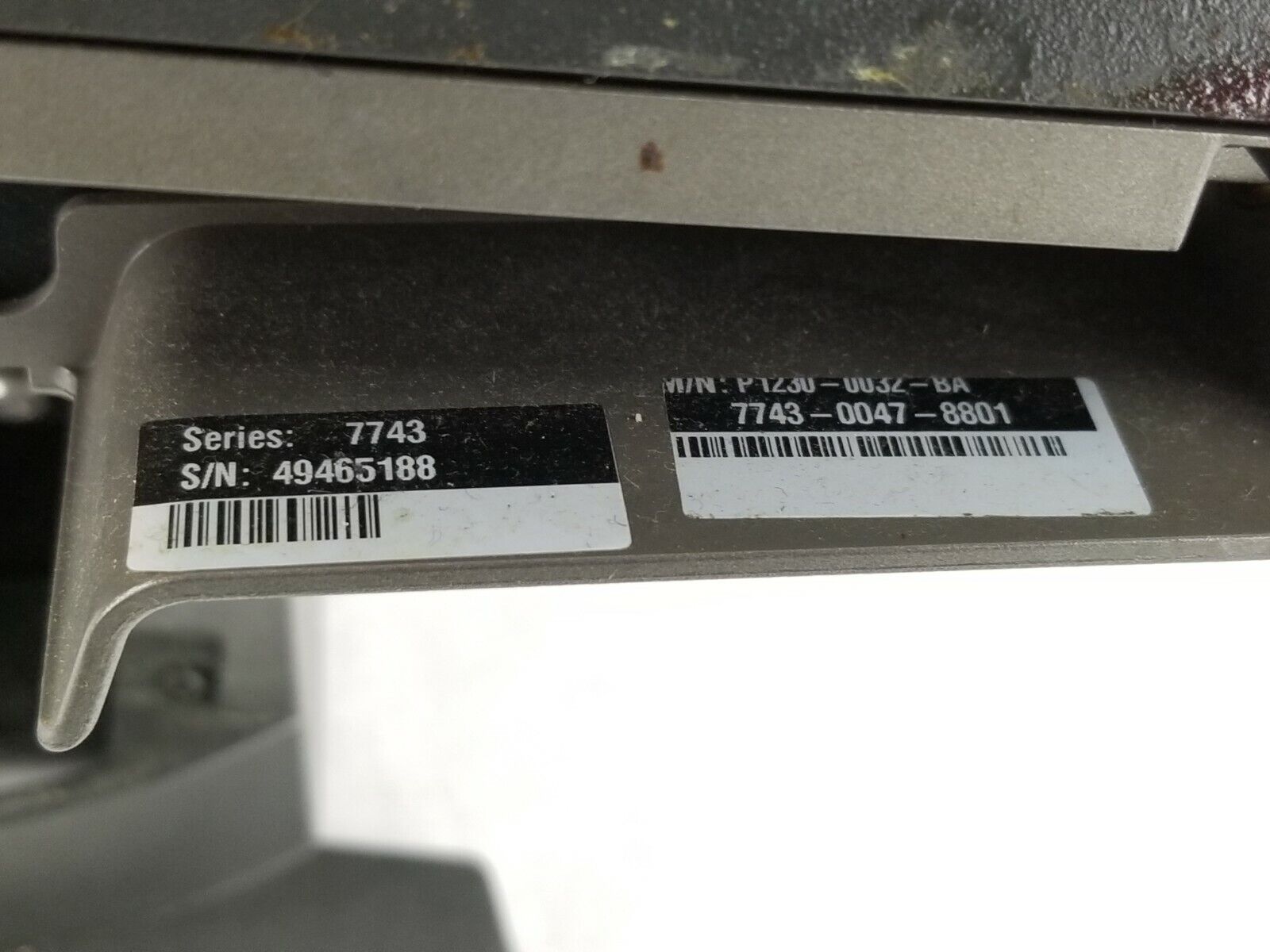 NCR P1230-0032-BA Intel Atom D2560 2GHz 4GB RAM Crack in Screen No AC Adapter.