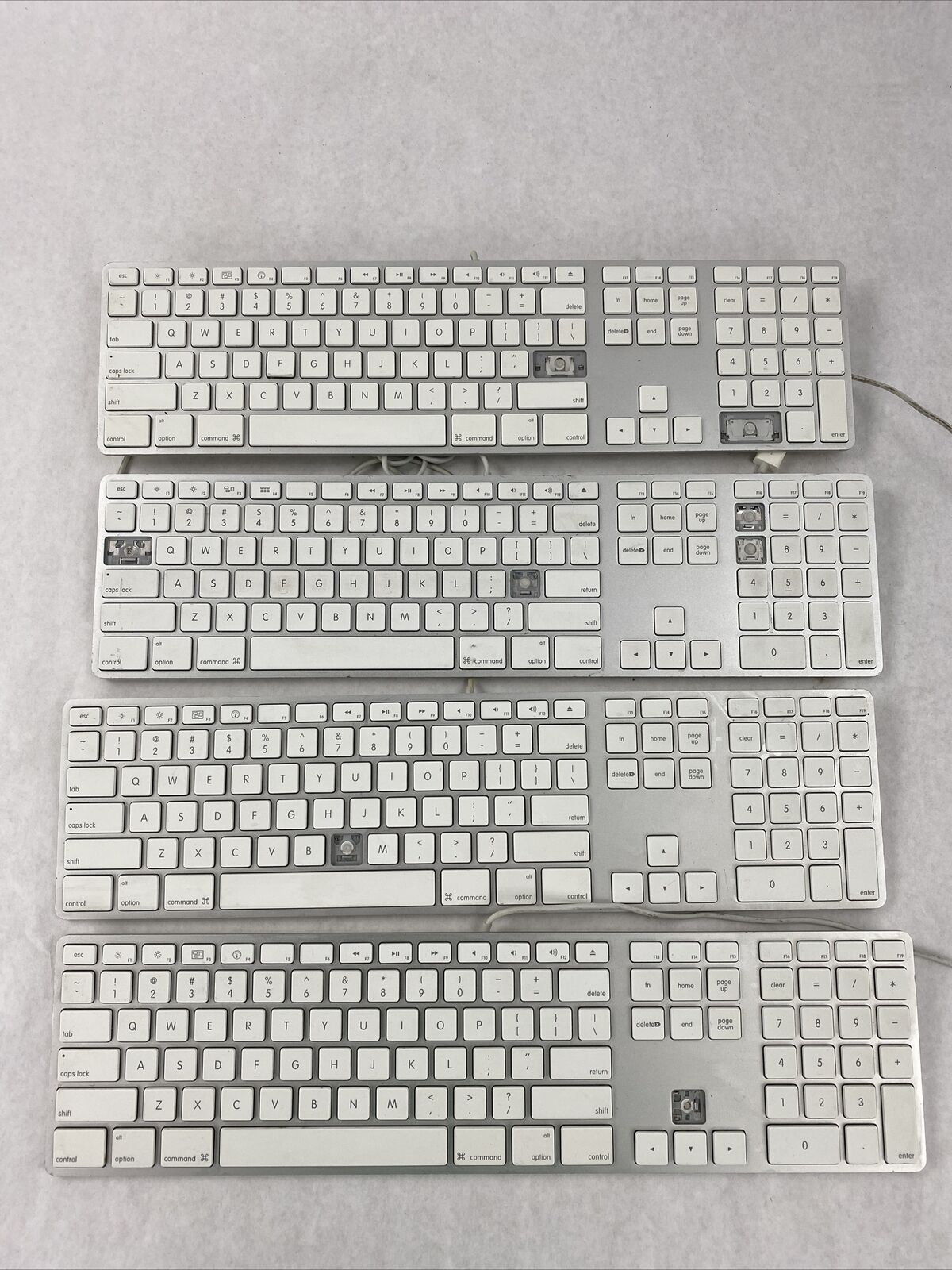 FOR PARTS Apple A1243 Wired USB MB110LL/A Keyboard w/ Genuine OEM Key Covers