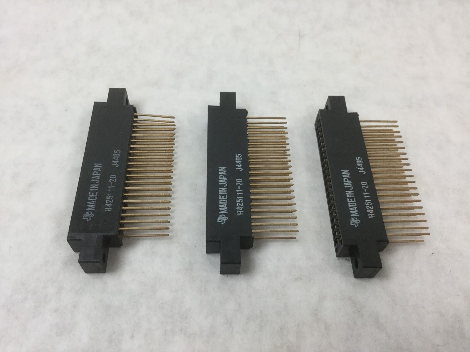 Texas H425111-20 Connector Receptacle, (Lot of 3)